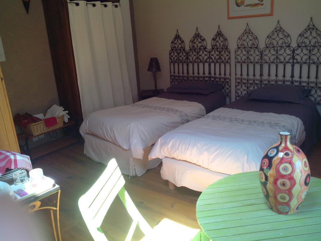 Le Clos De La Source Acomodação com café da manhã Le Bousquet-d'Orb Quarto foto